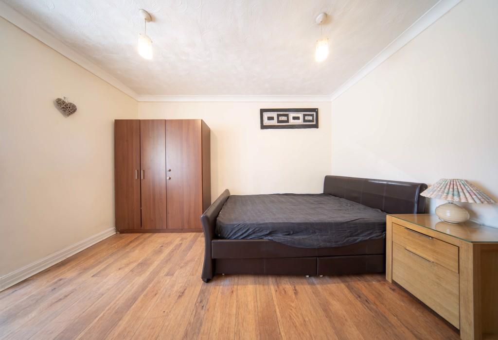 Bradleigh Avenue, Grays, Essex 1 bed in a flat share £950 pcm (£219 pw)