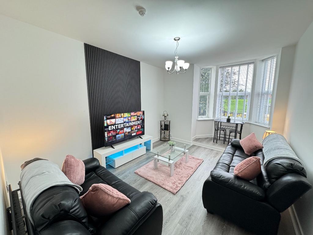 Park Ave, Whitley Bay. NE26 1AU. * HOLIDAY LET APARTMENT * 2 bed