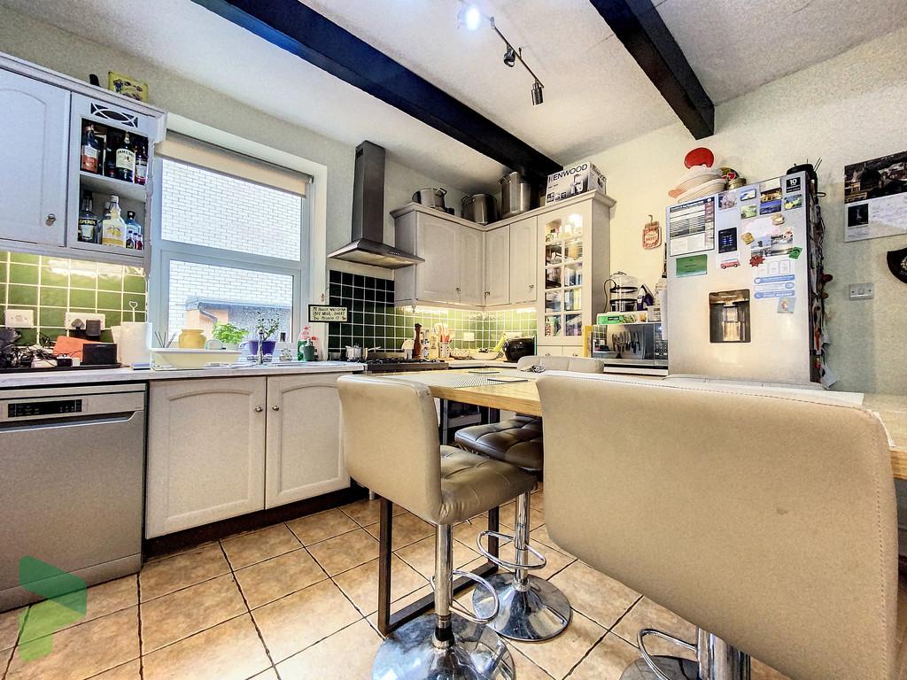 Kitchen with Breakfast Bar
