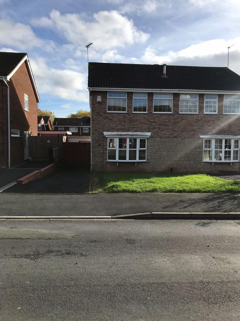 Digby Road, Kingswinford 3 bed semidetached house £925 pcm (£213 pw)