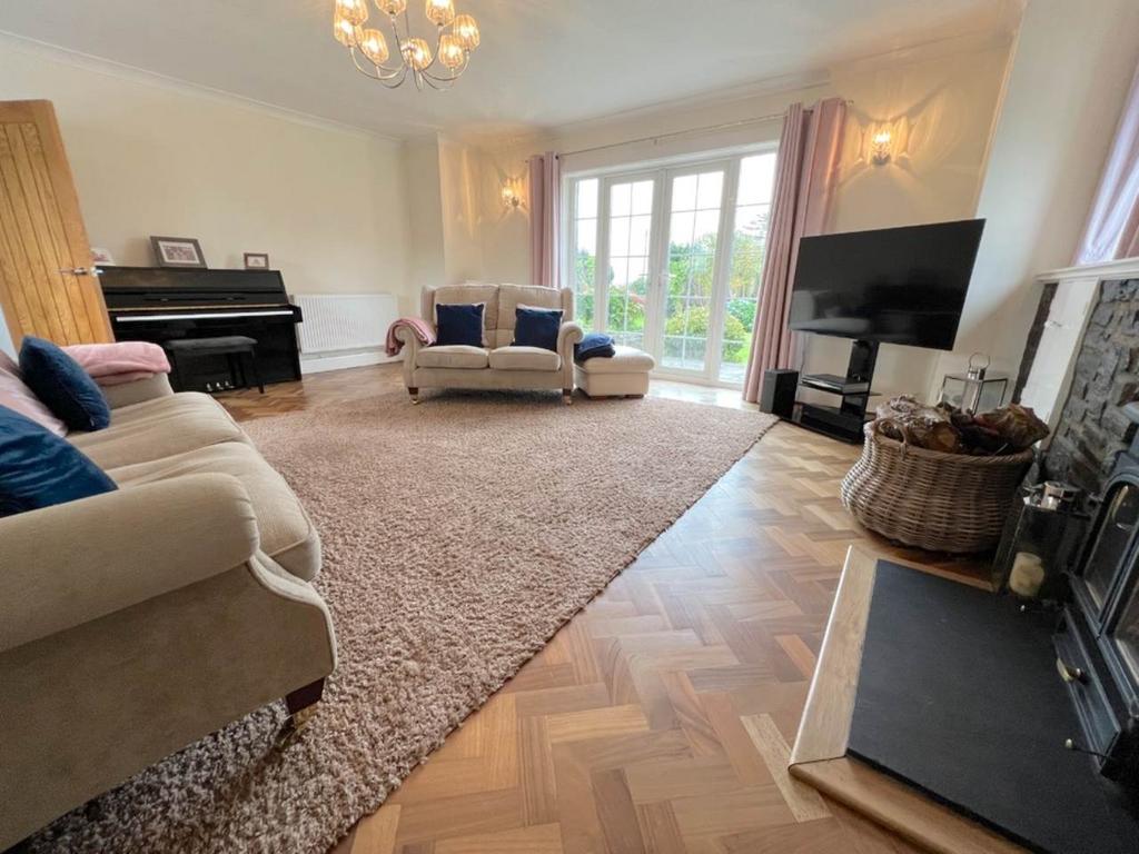 Y Ty Gwyn, Brynhendre, Waunfawr, Aberystwyth 4 bed house for sale £