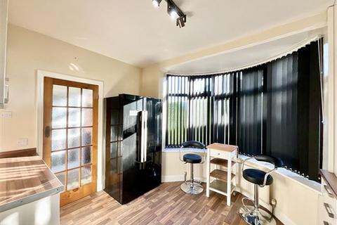 44 Clifton Crescent, Sheffield, S9 4BE