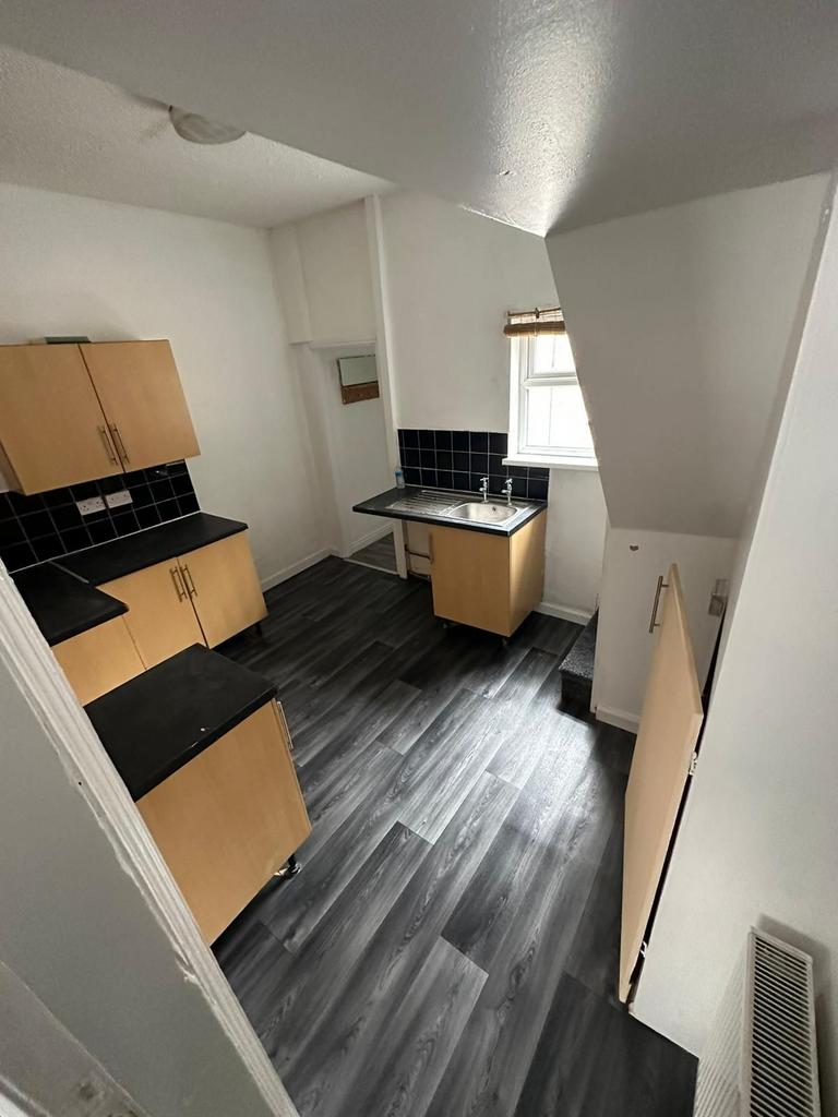 Clive Vale, Estcourt Street, Hull 2 bed terraced house to rent £650