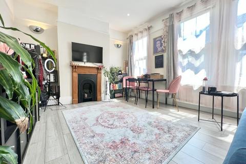 1 bedroom maisonette for sale - Landor Road, London, SW9
