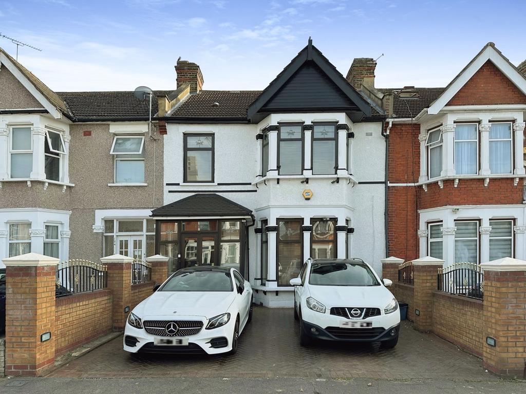 Felbrigge Road, GOODMAYES, IG3 4 bed terraced house for sale £650,000