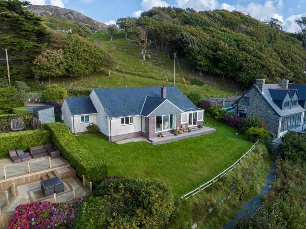 Maes Canol, Llanaber, Barmouth, LL42 1YS 4 bed detached house for sale