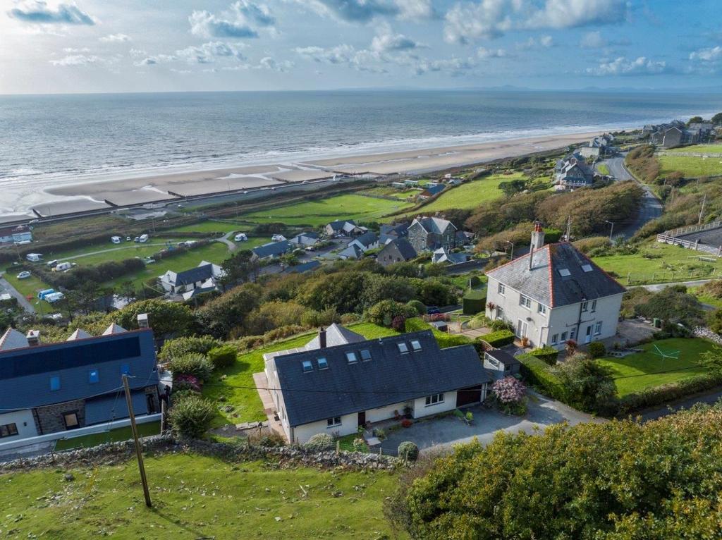 Maes Canol, Llanaber, Barmouth, LL42 1YS 4 bed detached house for sale