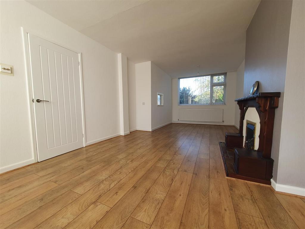 Norton Hill Drive, Walsgrave, Coventry 3 bed semidetached house £