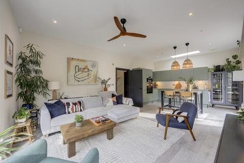 8 Aldworth Grove, London, SE13 6HJ