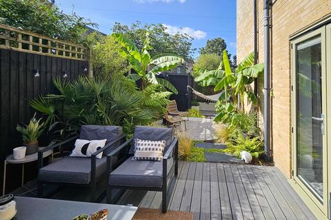 8 Aldworth Grove, London, SE13 6HJ