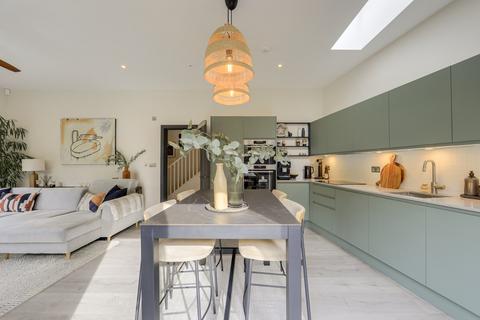 8 Aldworth Grove, London, SE13 6HJ