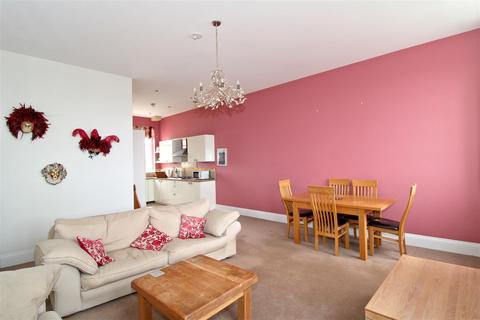 2 bedroom flat for sale, College Road, Seaford