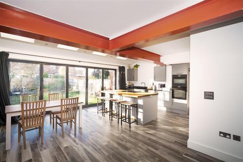 4 Crest View, Sutton Coldfield, B74 3QA