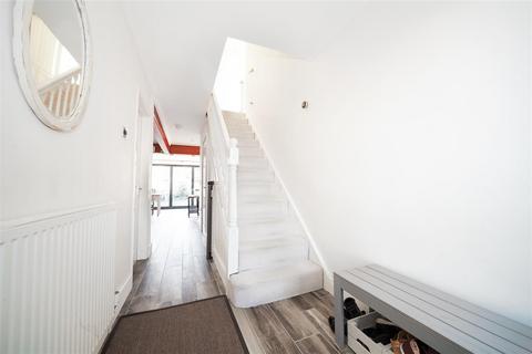 4 Crest View, Sutton Coldfield, B74 3QA