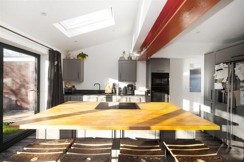 4 Crest View, Sutton Coldfield, B74 3QA