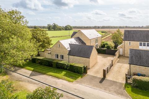 5 bedroom detached house for sale, Greenway, Caulcott