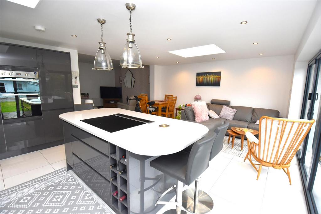 Oxford Road, Rochford 3 bed semidetached bungalow for sale £400,000