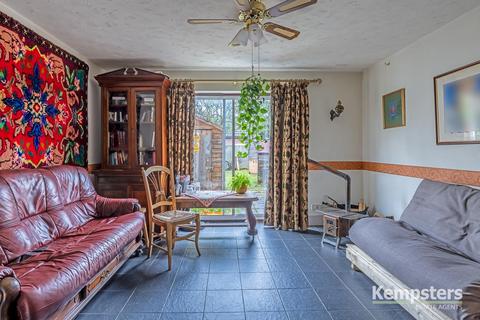 10 Magnolia Close, South Ockendon, RM15 6TE