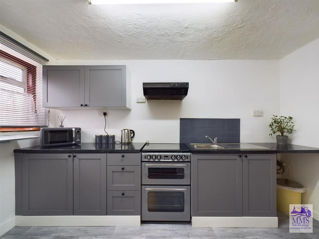 Road, Lordswood, Chatham 3 bed terraced house £260,000