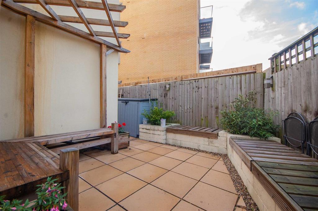 PATIO2.jpg