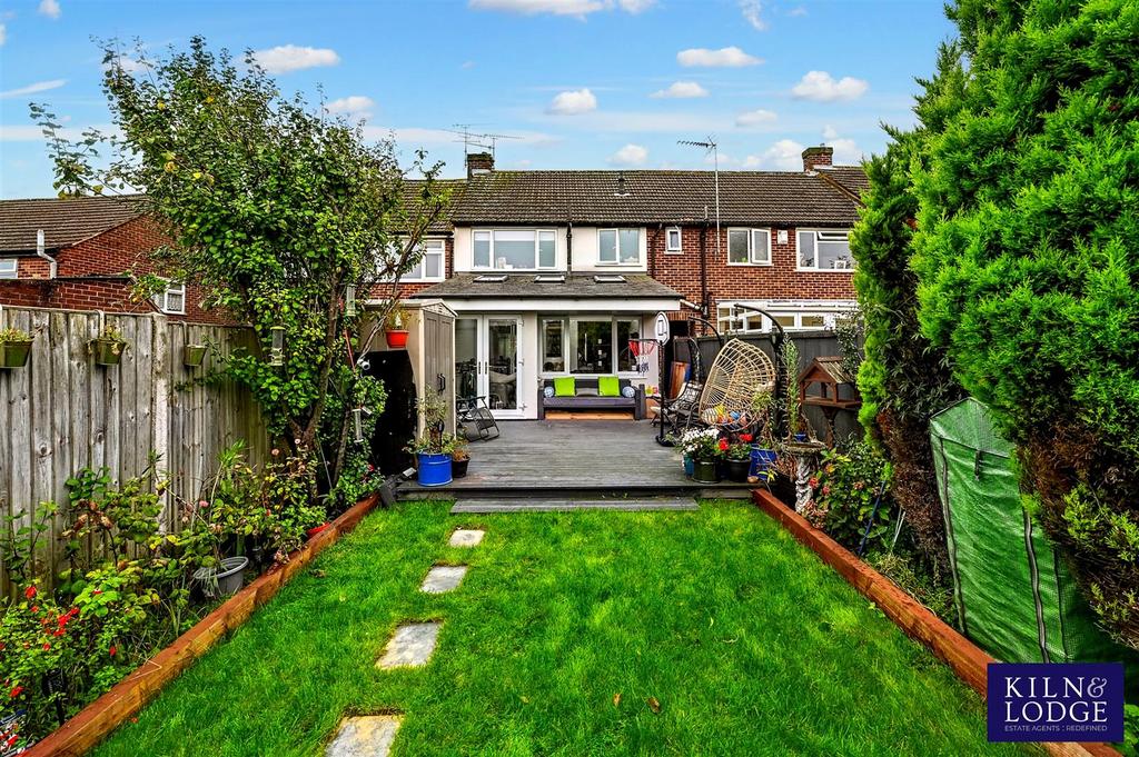 St. Anthonys Drive, Chelmsford 3 bed terraced house for sale £375,000