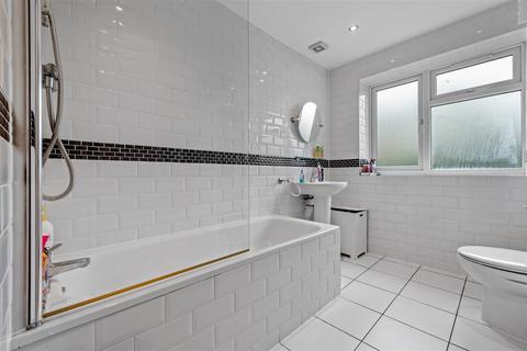 6 Arden Close, Hayes, UB4 9UZ