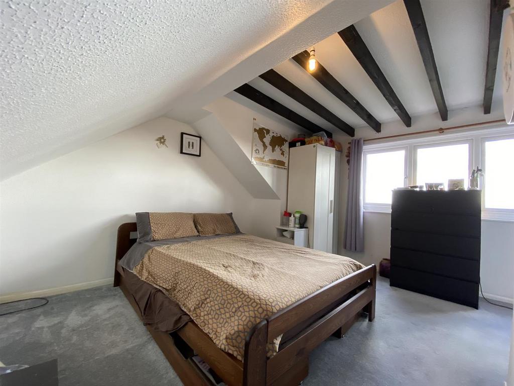 Nesta Road, Woodford Green 8 bed house £3,250 pcm (£750 pw)