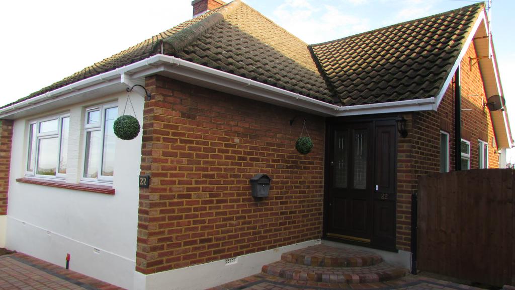 Broadlands Avenue, Rayleigh SS6 3 bed semidetached bungalow to rent