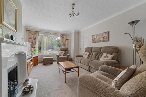 25 Cornwall Close, Lawford, Manningtree, CO11 2ES