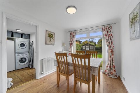 25 Cornwall Close, Lawford, Manningtree, CO11 2ES