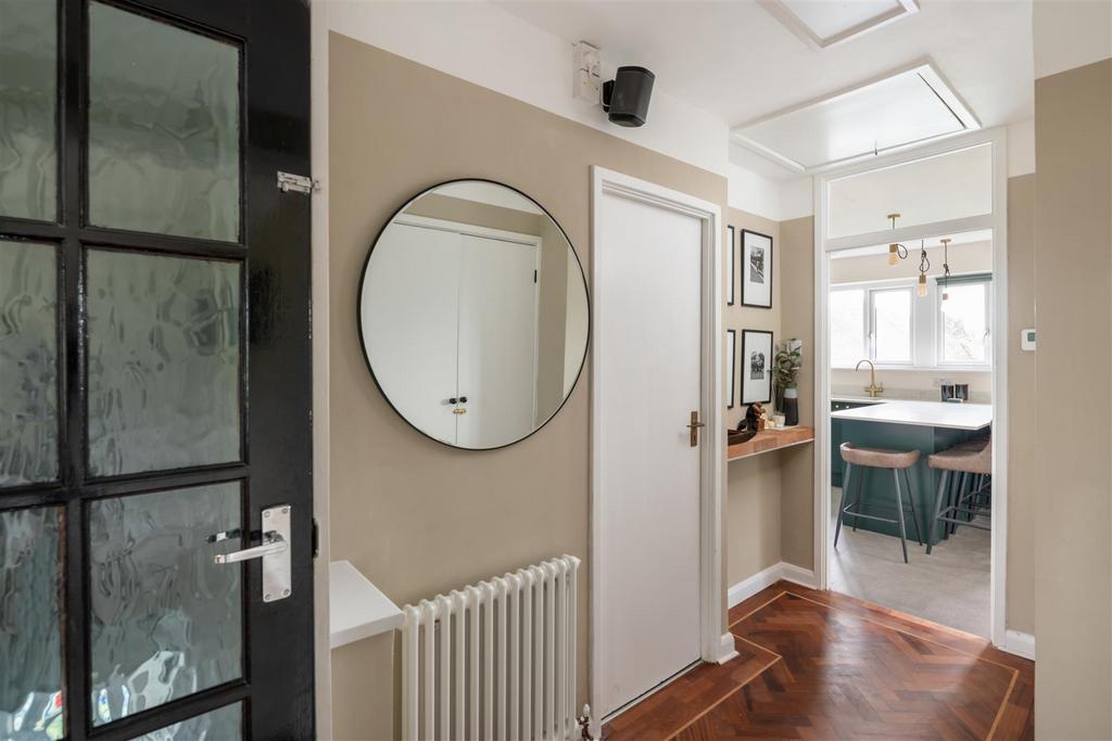 26 Merrywood Park internals3.jpg