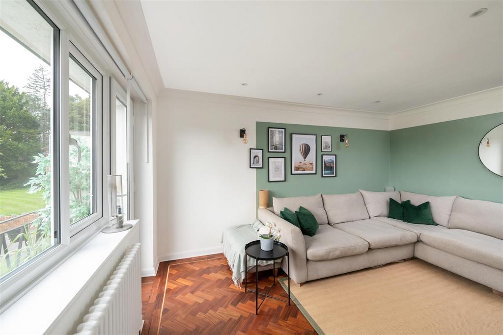 26 Merrywood Park internals13.jpg