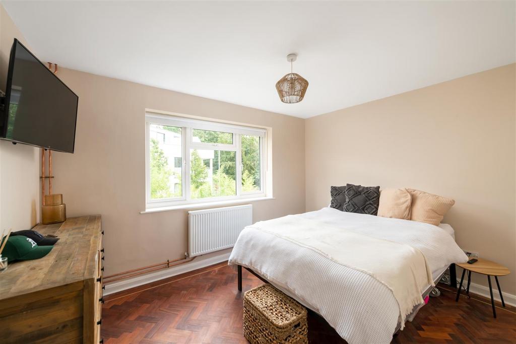 26 Merrywood Park internals17.jpg