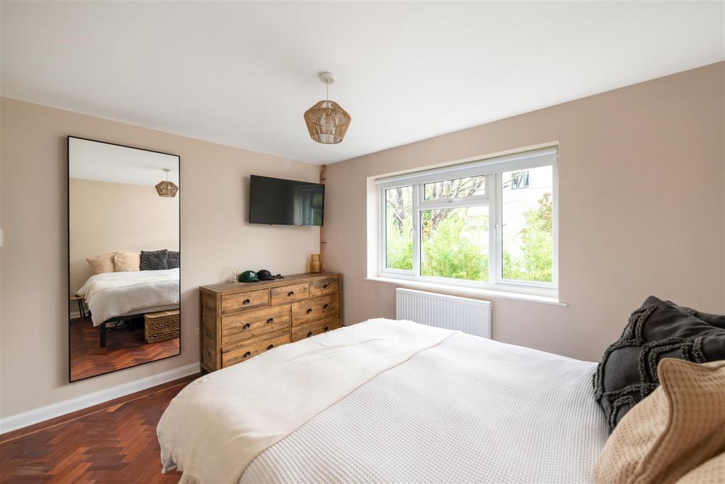 26 Merrywood Park internals1.jpg
