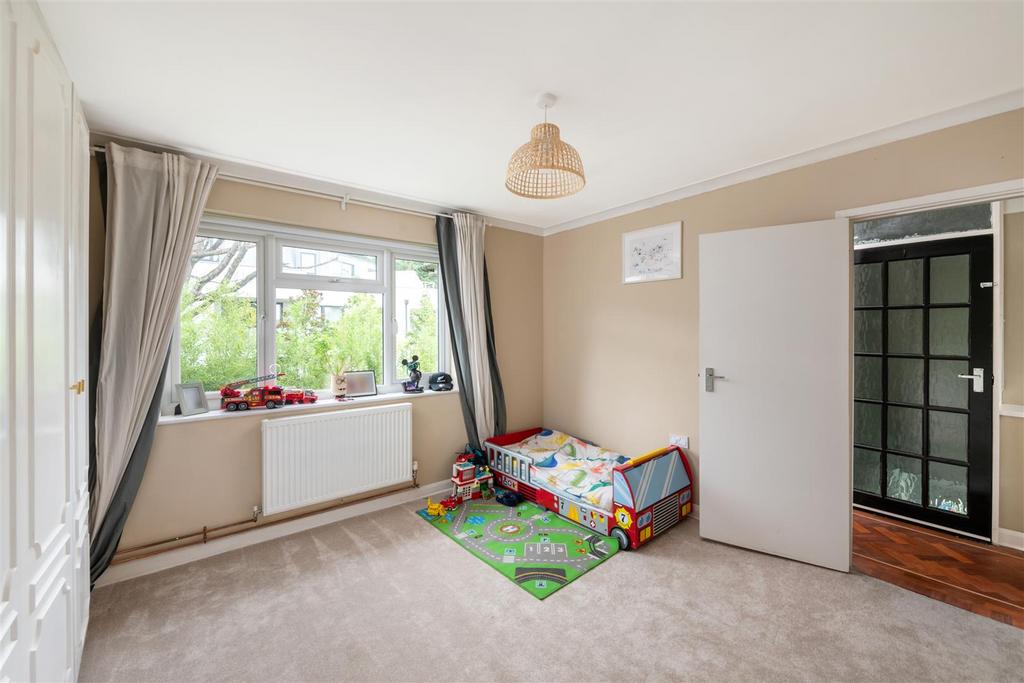 26 Merrywood Park internals2.jpg