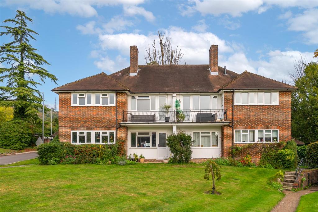 26 Merrywood Park externals-6.jpg