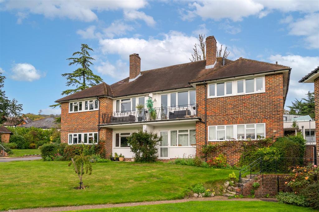 26 Merrywood Park externals-5.jpg