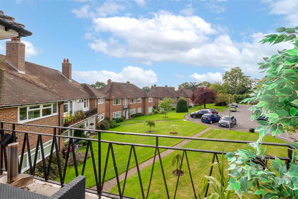 26 Merrywood Park externals-2 2.jpg