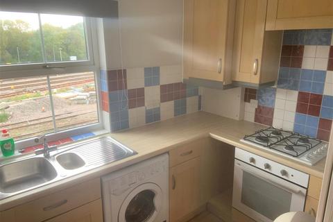3 bedroom flat to rent - 11 Venneit CloseRoger Dudman WayOxford