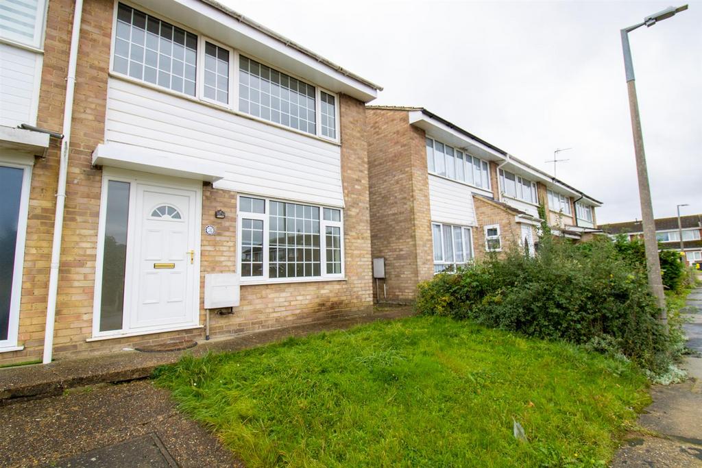 Gilbert Way, Braintree 3 bed semidetached house £1,300 pcm (£300 pw)