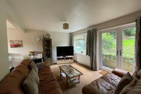 70 Everlands, Cam, Dursley, GL11 5NL
