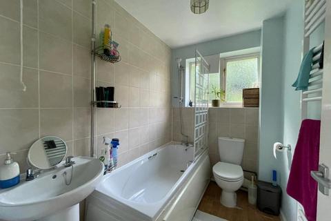 70 Everlands, Cam, Dursley, GL11 5NL