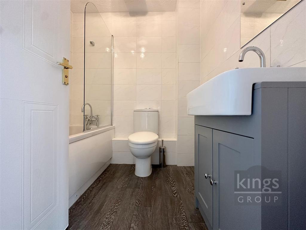 Family Bathroom.jpg