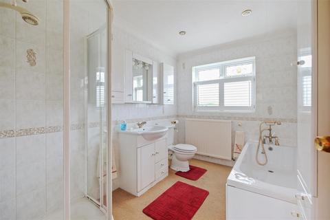 5 Chanctonbury Chase, Seasalter, Whitstable, CT5 4SS