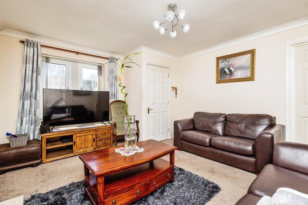 The Fairways, Low Utley, Keighley, BD20 3 bed semidetached house £