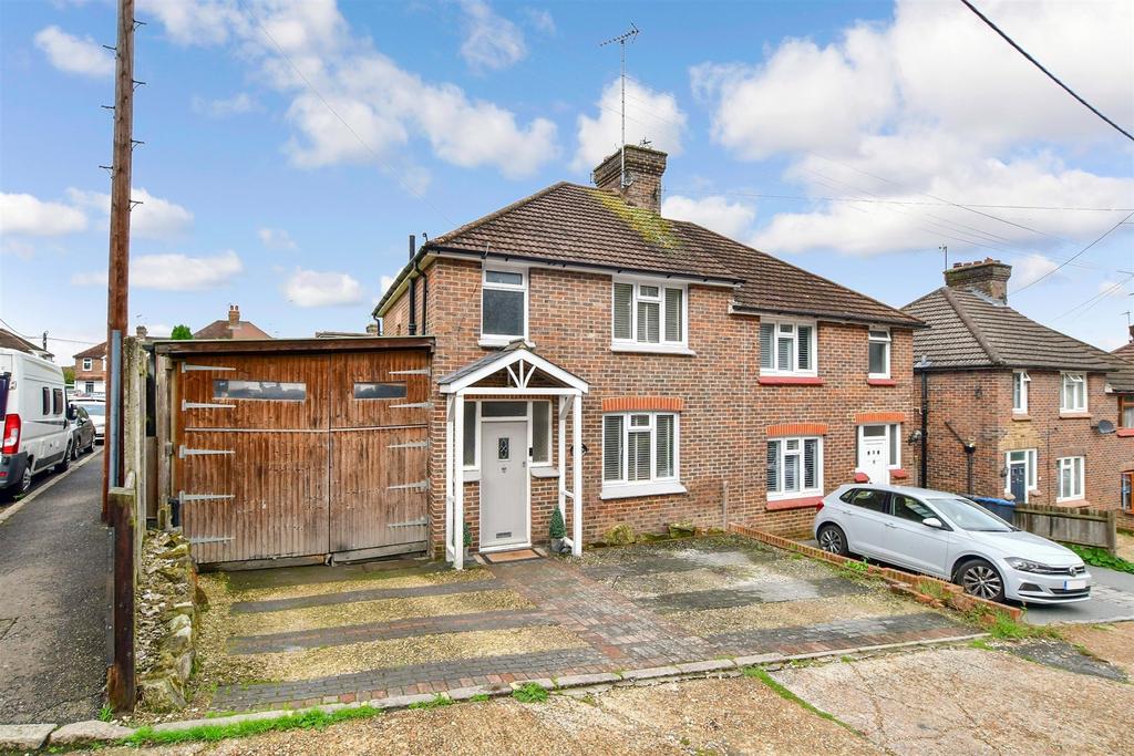 Holly Road, Haywards Heath, West Sussex 3 bed semidetached house for