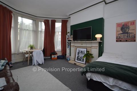 10 bedroom end of terrace house to rent, Regent Park Avenue, Hyde Park LS6