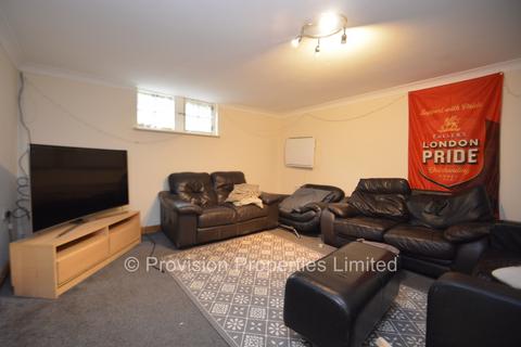 10 bedroom end of terrace house to rent, Regent Park Avenue, Hyde Park LS6