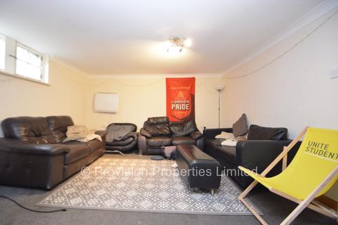 10 bedroom end of terrace house to rent, Regent Park Avenue, Hyde Park LS6