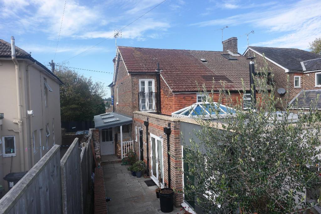 Wivelsfield Road, Haywards Heath RH16 1 bed flat to rent £1,050 pcm